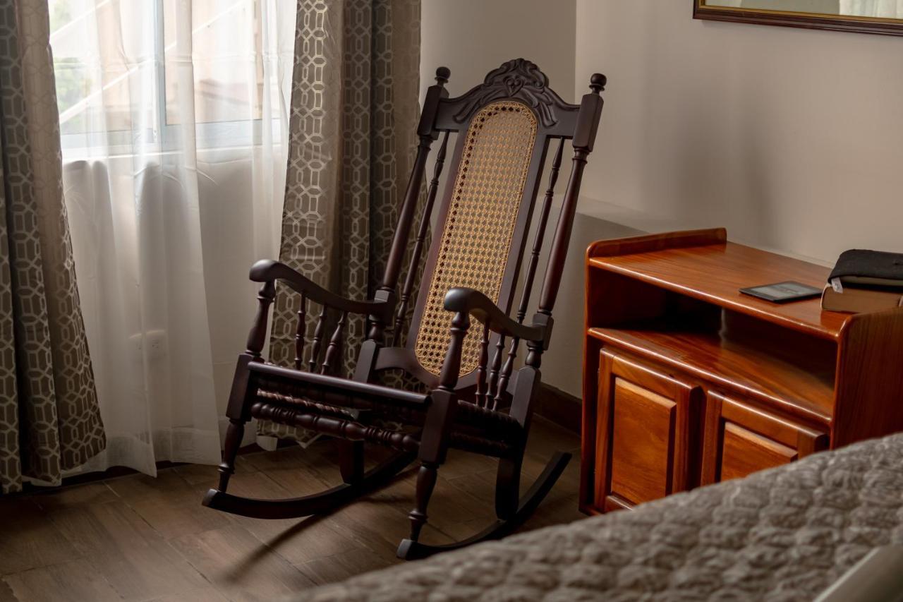 Alice Y Juancito Boutique Hotel Alajuela ภายนอก รูปภาพ